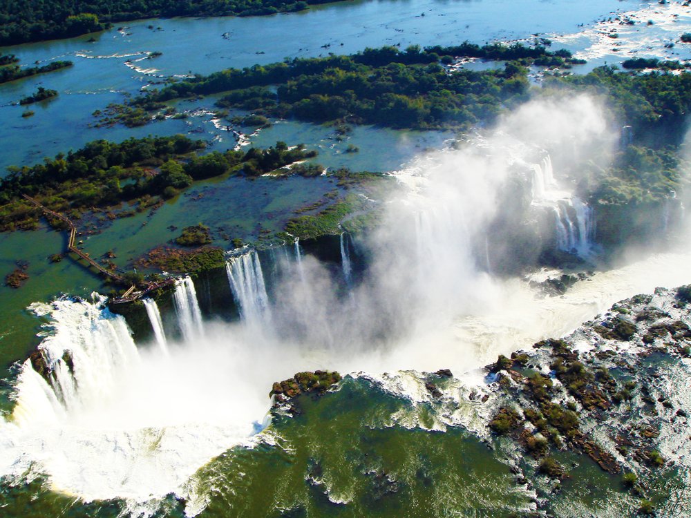 Cataratas del Iguazú, vista aérea desde el lado brasileño